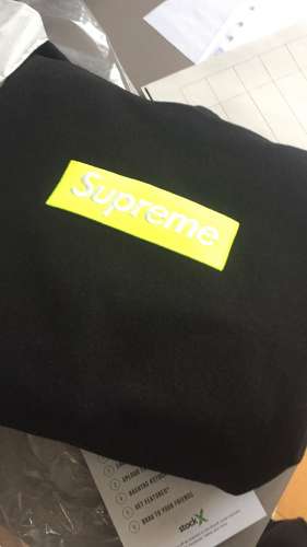 Vendo o accetto scambi per supreme box logo con cappuccio nera con la scritta lime