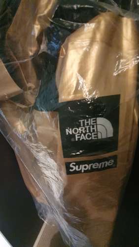 The north face x supreme jacket gold (trattabile)