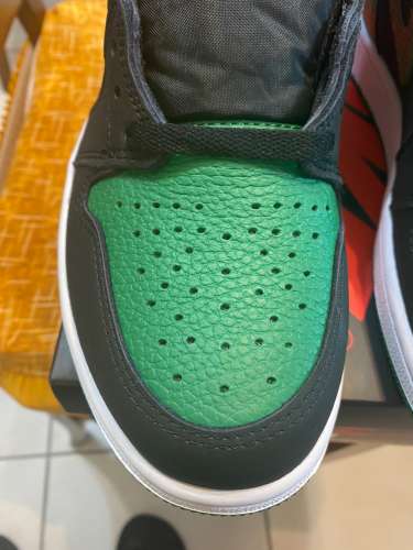 Air Jordan 1 retro  high og “green Pine black”