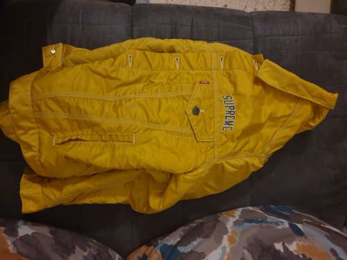 Supreme x levi's trucker jacket yellow