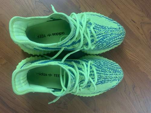 YEEZY 350 v2 Frozen yellow cond 8.5-9/10