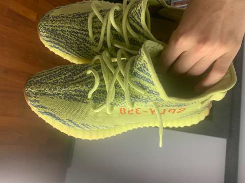 YEEZY 350 v2 Frozen yellow cond 8.5-9/10