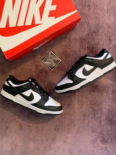 WTS NIKE DUNK BLACK AND WHITE