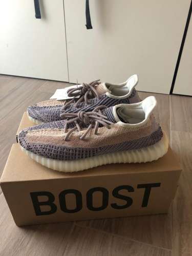 YEEZY BOOST 350 V2 Ash Pearl Size: 43 1/3 - 9.5US
