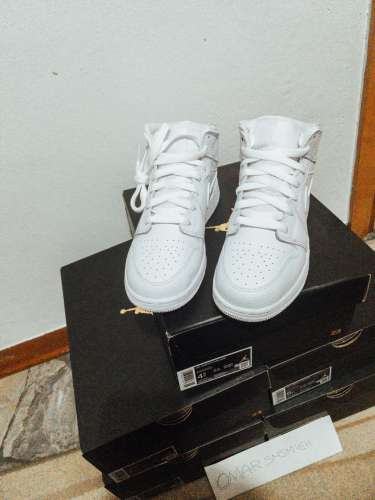 Jordan 1 Mid Triple White scarpe Sneakers