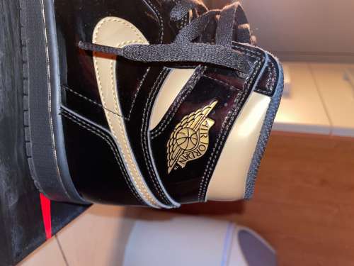 Air Jordan 1 Retro High Black Metallic Gold (2020)