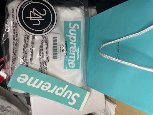 Vendo supreme box logo x Tiffany taglia L nuova