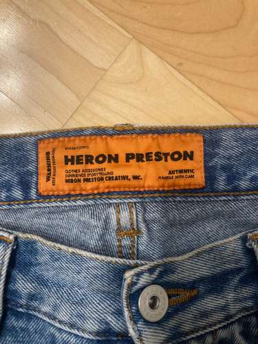 pantaloni heron preston