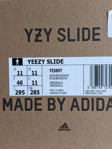 Yeezy Slides Bone