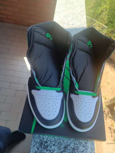 Air Jordan 1 High OG Lucky Green
